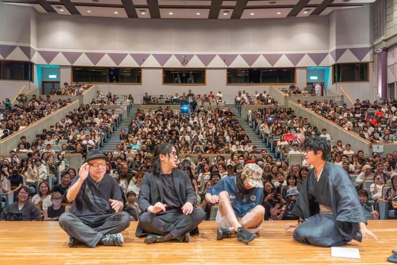 呪珠ツナギ第二章・宮古島公演の出演者と、マティダ市民劇場を埋める来場者の皆さま